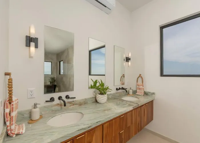 New! Oceanview, Infinity Pool, Spacious & Private Luxury Group Retreat