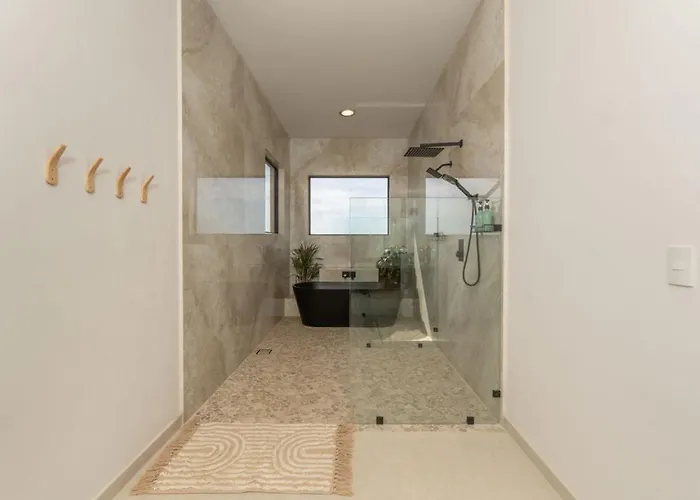 New! Oceanview, Infinity Pool, Spacious & Private Luxury Group Retreat