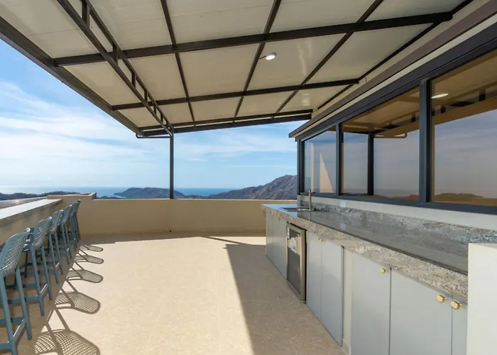 Сasa de vacaciones New! Oceanview, Infinity Pool, Spacious & Private Luxury Group Retreat *