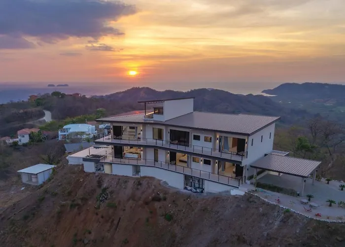 Сasa de vacaciones New! Oceanview, Infinity Pool, Spacious & Private Luxury Group Retreat *